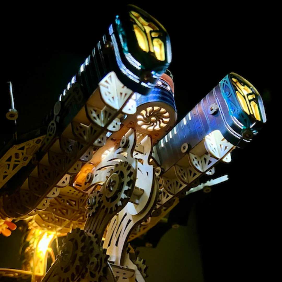 wootswood-nautilus-puzzle-3D-maquette-bateau-vaisseau-steampunk-bois-jules-verne-image10-vue dessous-éclairé