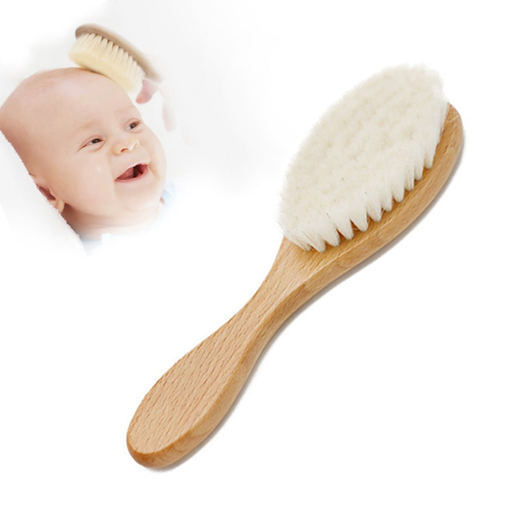 wootswood-brosse-peigne-bébé-heureux